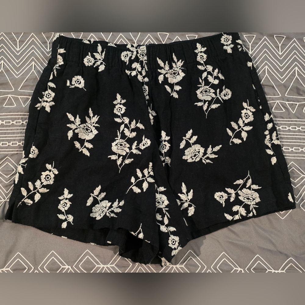 Abercrombie & Fitch Black Floral High Waist Women's Shorts
